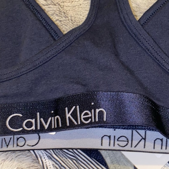 CK Calvin Klein navy blue bralette bra - Picture 3 of 3
